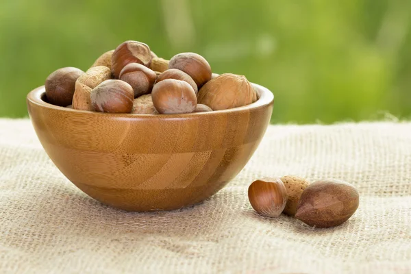 Frutos secos en cuenco de madera . —  Fotos de Stock