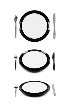 iki yığılmış beyaz ve siyah plaka