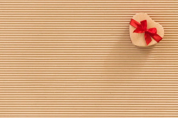 Cardboard gift box with red bow — Stock Photo, Image