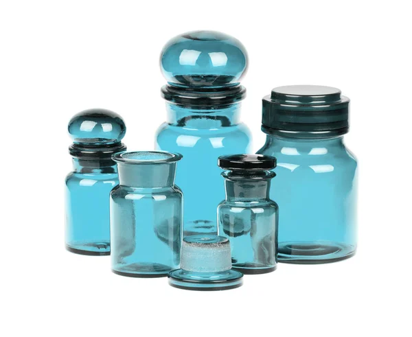 Prázdné modré lékárničky láhve izolované na bílém pozadí — Stock fotografie