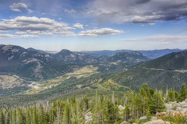 View from Rainbow Curve Overlook in Rocky Mountian National Park. — Stock Photo, Image