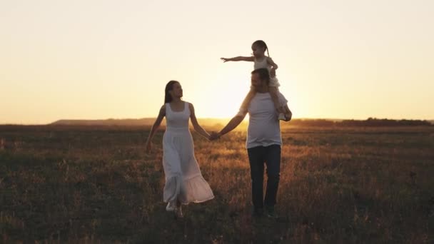 Father Mother Child Run Sunset Sky Silhouette Happy Family Little — Stock Video