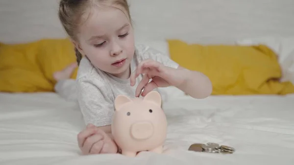 Little child put money piggy bank, collect cash coins bank, save money success, wealth financial savings idea, small business spending management, toddler manual, counting earnings bills for future — Stockfoto