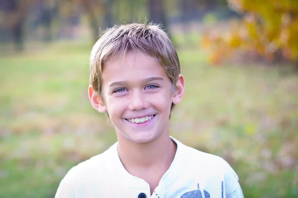 Young boy Smiling — Stock Photo, Image