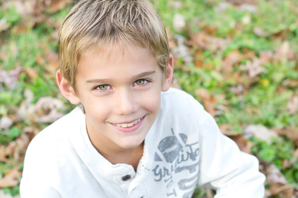 Young boy smiling — Stock Photo, Image