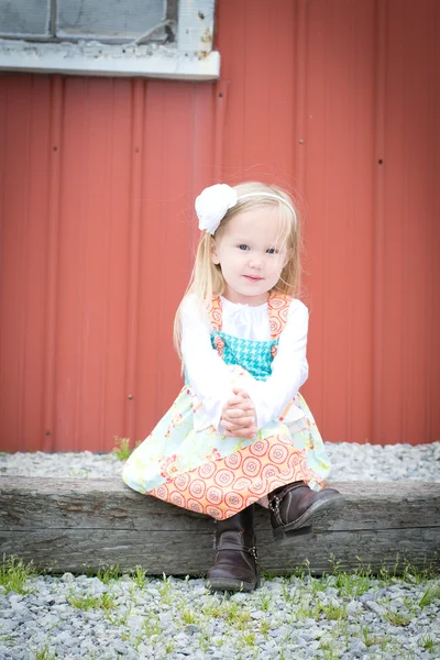 genç kız poz verdi.