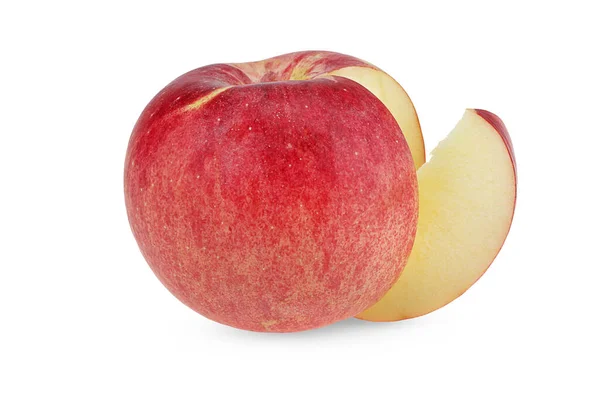 赤いリンゴと白い背景を切り刻む — ストック写真