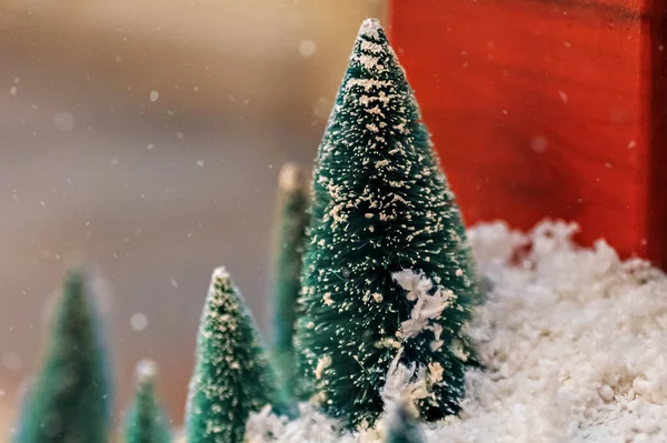 Χριστουγεννιάτικο Φόντο Χριστουγεννιάτικου Δέντρου Στολισμένου Χριστουγεννιάτικα Παιχνίδια Χειμερινές Διακοπές Νέο — Φωτογραφία Αρχείου