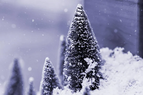 Świąteczne Tło Choinki Ozdobione Zabawkami Świątecznymi Zimowe Wakacje Nowy Rok — Zdjęcie stockowe
