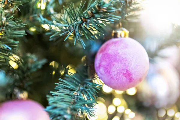 Fundo Natal Uma Árvore Natal Decorada Com Brinquedos Natal Férias — Fotografia de Stock