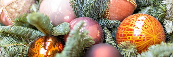 Noel Oyuncaklarıyla Süslenmiş Bir Noel Ağacının Arka Planı Kış Tatili — Stok fotoğraf