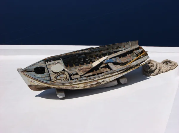 Лодка в Санторини — стоковое фото
