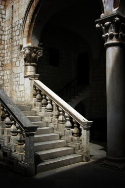 dubrovnik palace, taş merdivenle