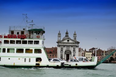 Venedik'te gemi