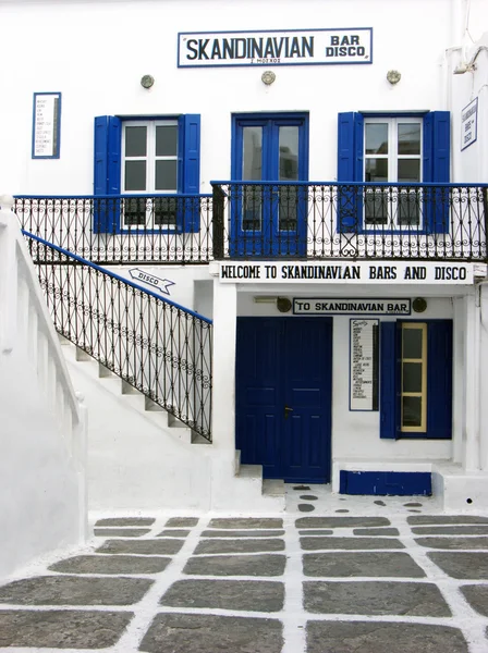 Fachada branca da casa em Mykonos, Greece — Fotografia de Stock