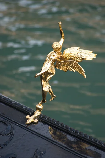 Barco góndola en Venecia — Foto de Stock