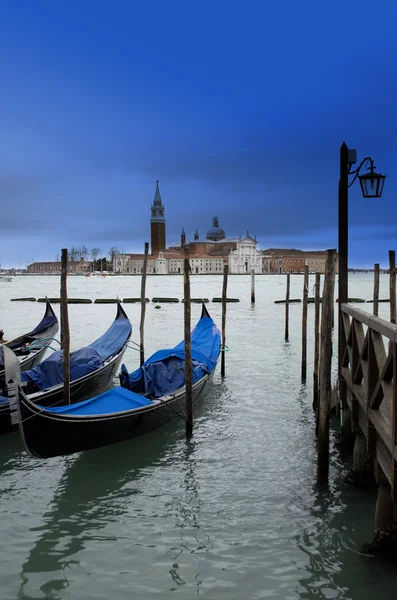 Gondolbåde i Venedig - Stock-foto