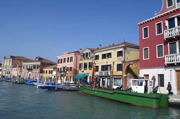 Trasporti in barca nell'isola di Murano a Venezia — Foto Stock
