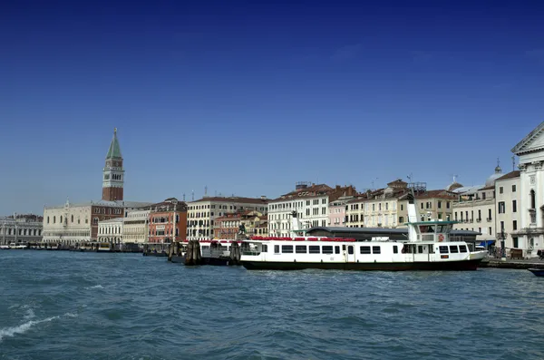 Zee uitzicht op het San Marcoplein in Venetië — Stockfoto