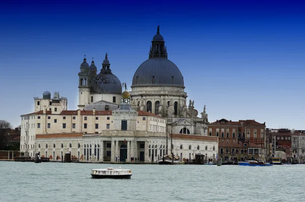 Kirke ved den store kanal i Venedig, Italien - Stock-foto