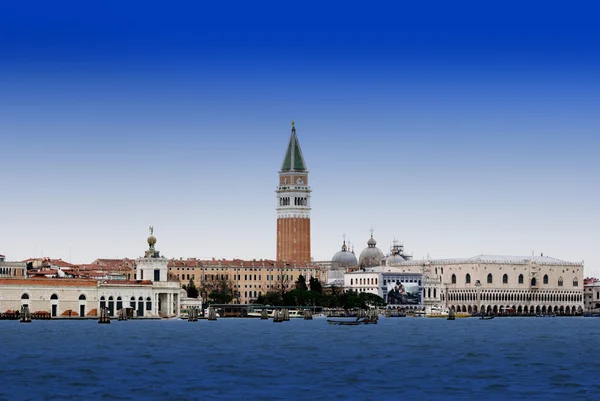 Dogenpalast am Markusplatz in Venedig — Stockfoto