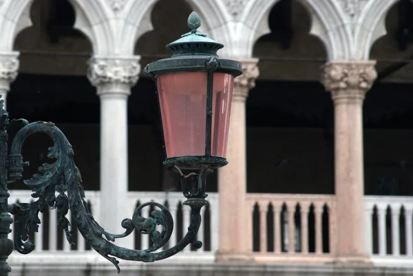 Lucerna na náměstí svatého Marka v Benátkách — Stock fotografie