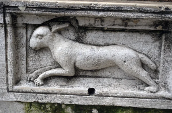 Escultura de fachada en la Basílica de San Marcos en Venecia — Foto de Stock