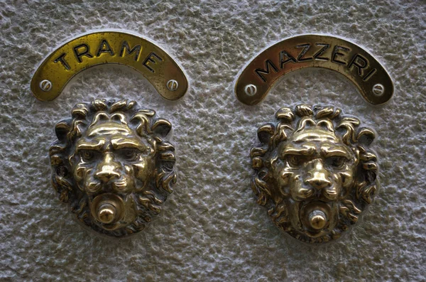 Venetian Lion Door Bell in Venice — Stock Photo, Image