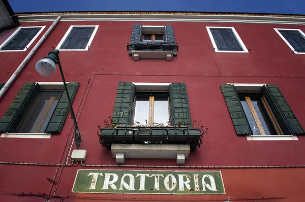 Red restaurant building Murano Island in Venice — Stock Photo, Image