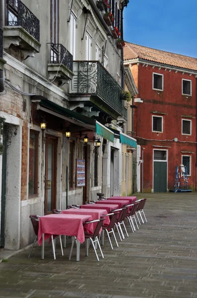 Classic Restaurant Tables and Chairs in Venice — Stock Photo, Image