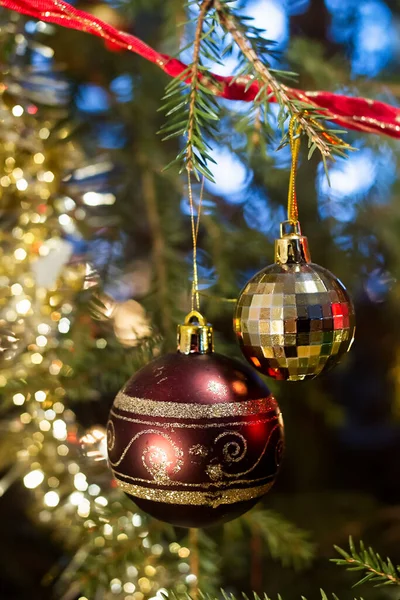 Two Old Fashioned Baubles Hanging Traditional Christmas Tree Tree Real — Stock fotografie