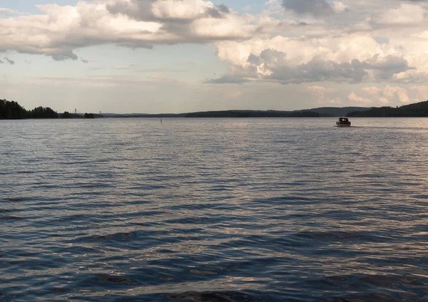 Boat Goes Slowly Horizon Lake Beautiful Summer Evening Everything Calm — Foto Stock