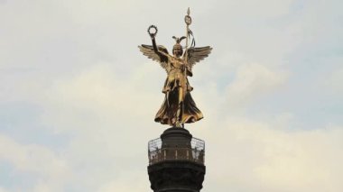 Altın meleği, berlin