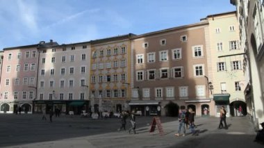 Strazburg sokaklarda turistler