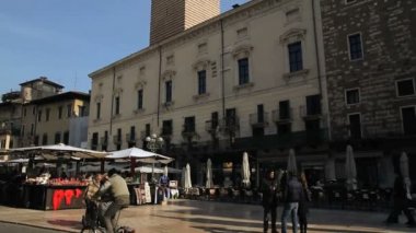 Piazza erbe ve lamberti kule, verona