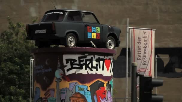 Trabant bil i berlin — Stockvideo