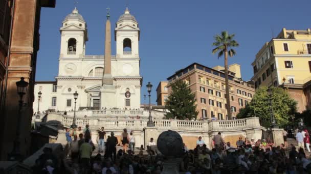 Roma Escalones españoles y Trinita dei Monte — Vídeos de Stock