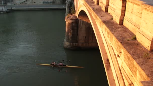 Gaan kanoën in rome — Stockvideo