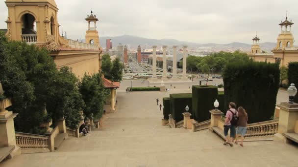 Trappen en Venetiaanse torens in Plaça espanya in barcelona — Stockvideo