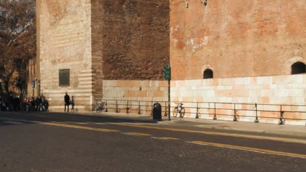 ヴェローナの城ヴェッキオ時計塔 — ストック動画