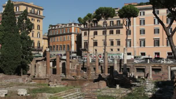 Ruínas romanas antigas em largo Argentina — Vídeo de Stock