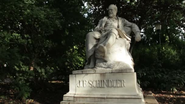 Emil Schindler statue — Stock Video