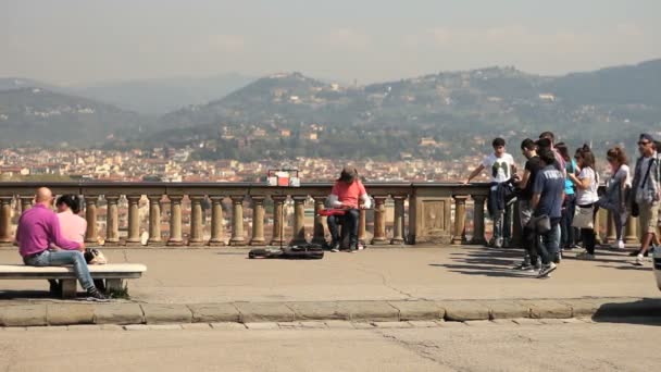 Busker gra piosenki we Florencji — Wideo stockowe