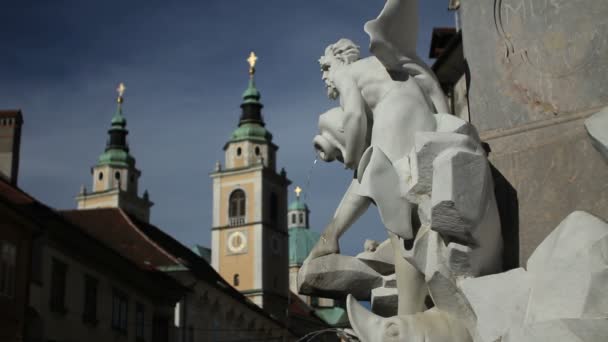 Fontána tří řek Kraňsku — Stock video