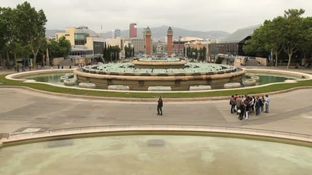 Nieaktywne fontanna w Plaça espanya w Barcelonie — Wideo stockowe