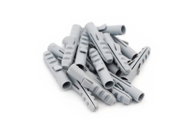 beyaz zemin üzerine dübeller