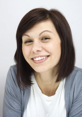 Mutlu kadın gülümsüyor