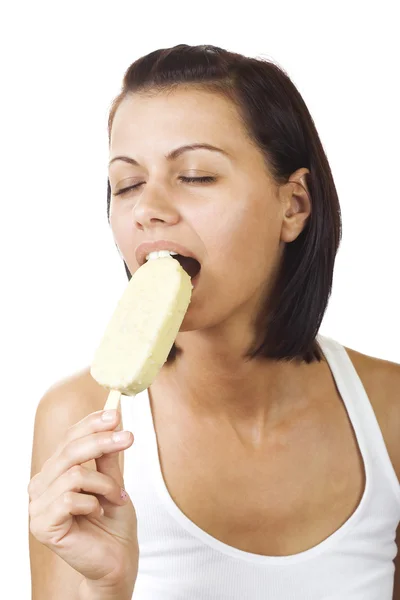 Mulheres comendo sorvete — Fotografia de Stock