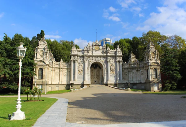 Entrance Dolmabahce Palace - Istanbul — Stock Photo, Image