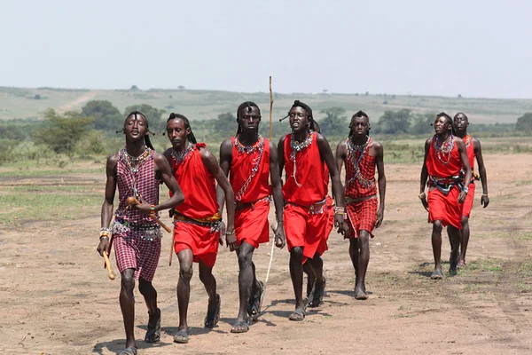 Masai-Männer tanzen — Stockfoto